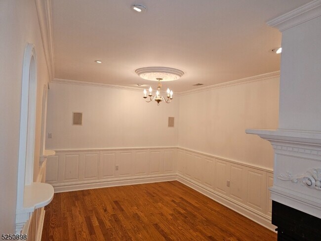 Building Photo - 2417 Stanhope Ct