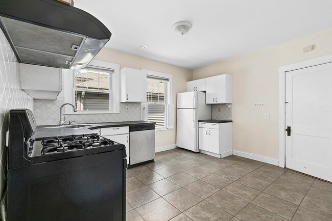 Foto del edificio - 723-725 Fellsway