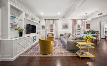 Building Photo - 616 E 4th St