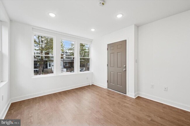 Building Photo - 2534 S 61st St