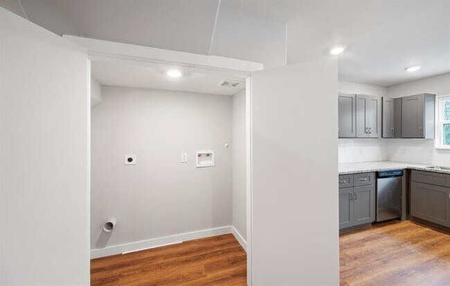 Foto del edificio - 8715 Bertwood St