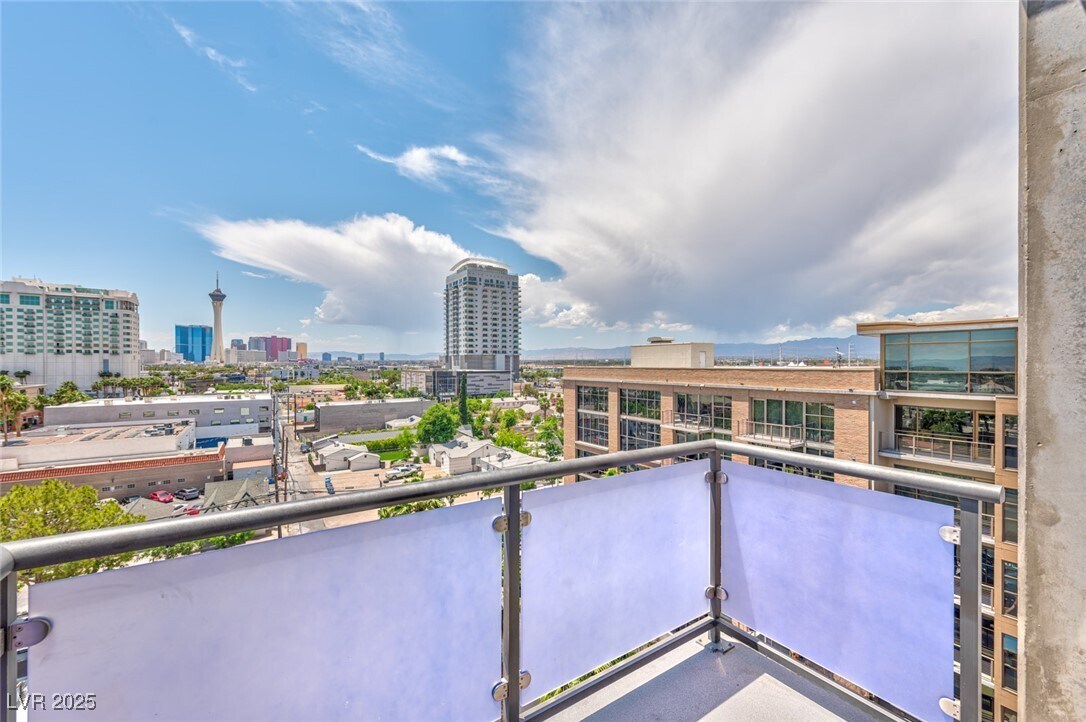 Foto principal - 353 E Bonneville Ave