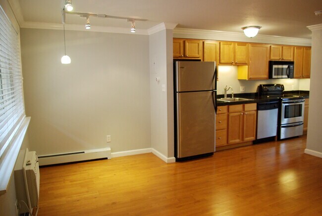 Dining Area - 36 N Emerson St