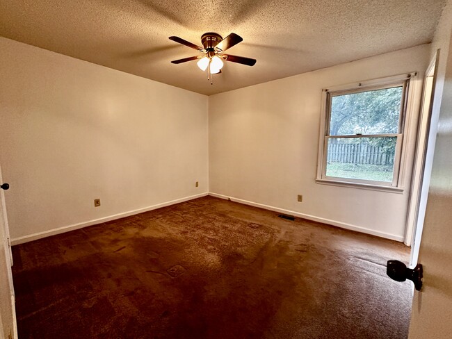 Building Photo - 105 Bucy Cir