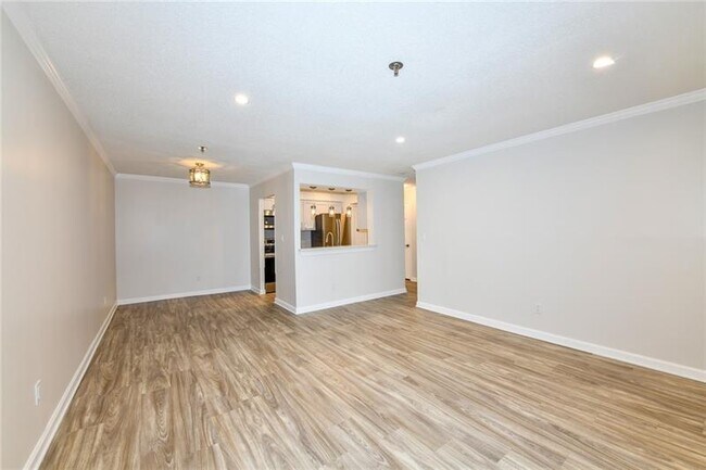 Foto del edificio - 300 Johnson Ferry Rd