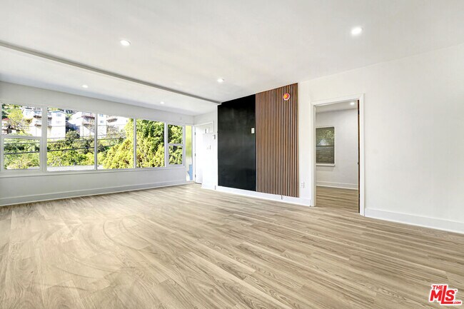 Foto del edificio - 316 Crane Blvd