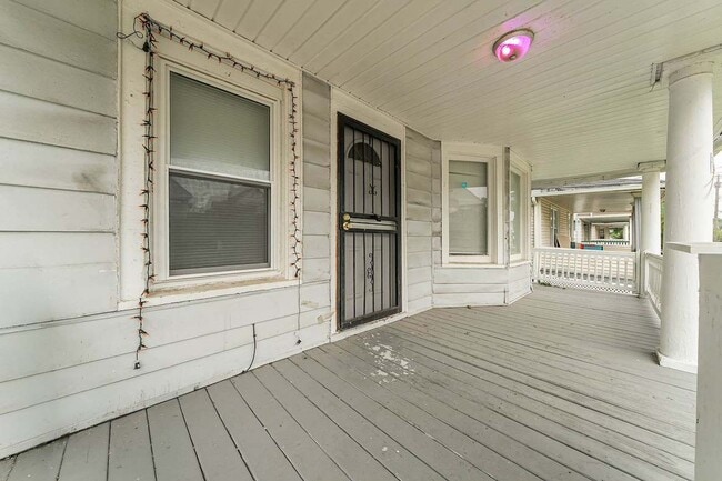 Building Photo - 2145 W 100th St