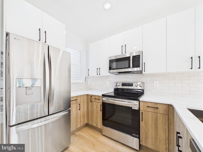 Building Photo - 1326 S Gross St