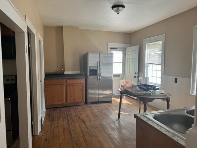 Building Photo - Three- Four Bedroom Home - Heat included! ...