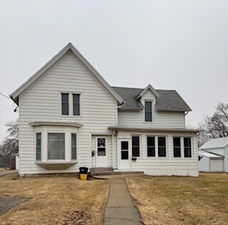 Frente - 405 S Chestnut St