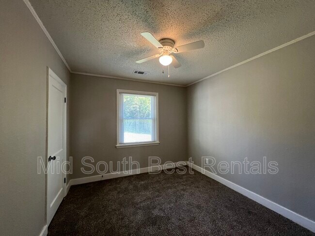 Building Photo - 1398 Silver St