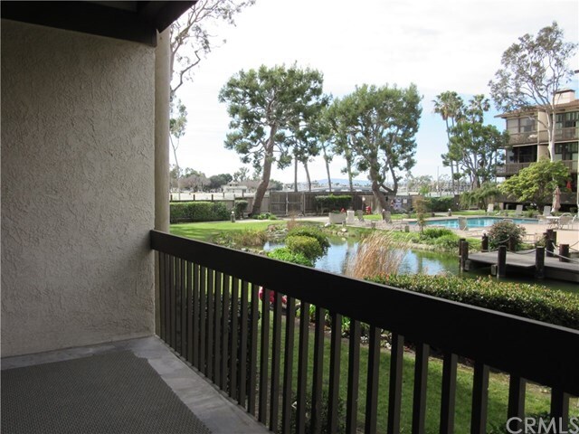 Building Photo - 7107 Marina Pacifica Dr S