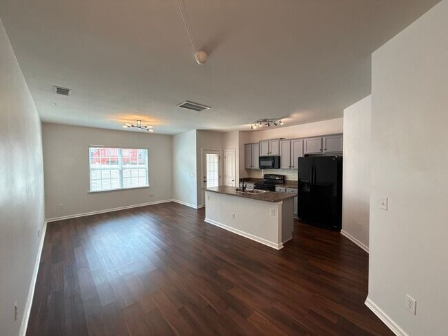 Foto del edificio - T.R. Lawing Realty Property