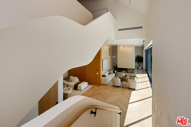 Foto del edificio - 3699 Alta Mesa Dr