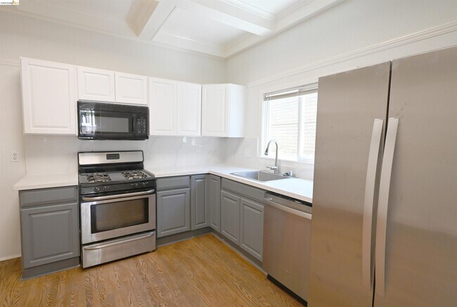 Building Photo - 685 37th St