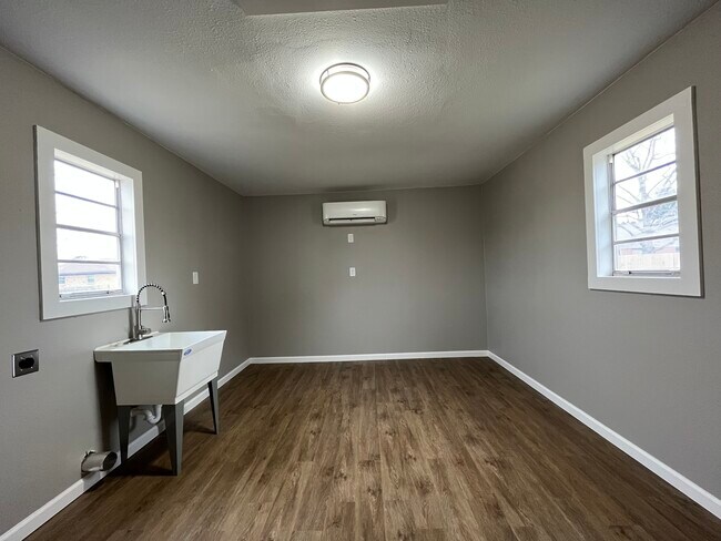 Foto del edificio - 310 E Hunt St