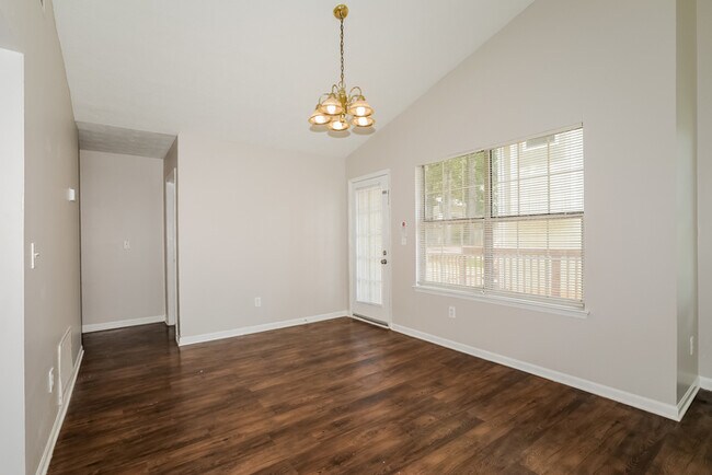 Foto del edificio - Beautiful 3-Bedroom Home with 2-Car Garage