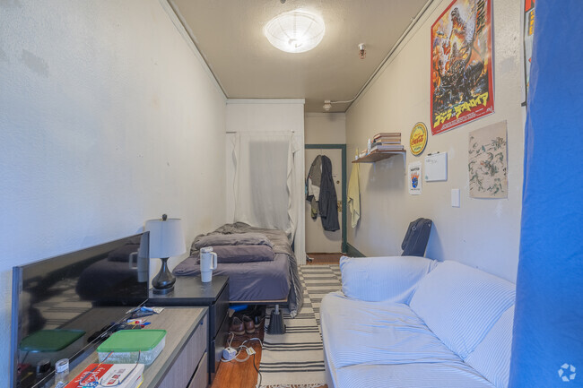 Third Floor Single - 155 SF - Cloyne Court