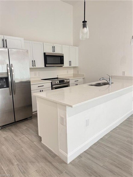 Foto del edificio - 851 Bedford Dr