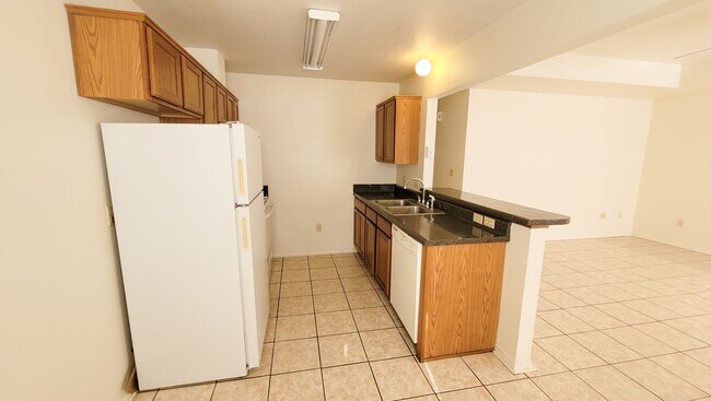 Foto del edificio - Cozy 3 Bed 2 Bath Duplex!