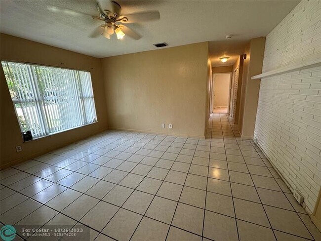Building Photo - 6940 SW 24th Ct