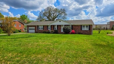 Building Photo - 2460 Sedalia Dr