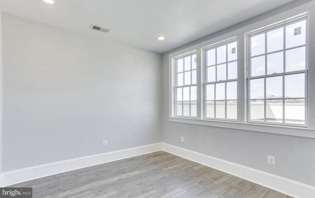 Foto del edificio - 1383-1385 H St NE