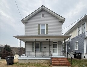 Building Photo - 1412 W 4th St