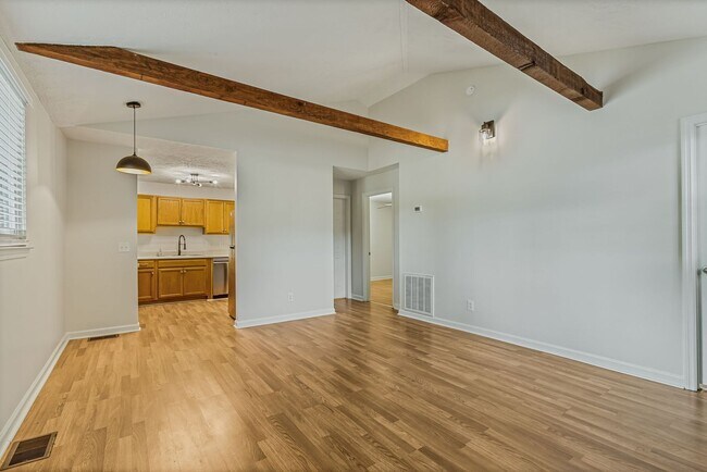 Foto del edificio - AVAILABLE NOW. 2 Bed 1 bath FOR LEASE in South Inglewood (East Nashville). $1675 Rent. Walk to Sh...