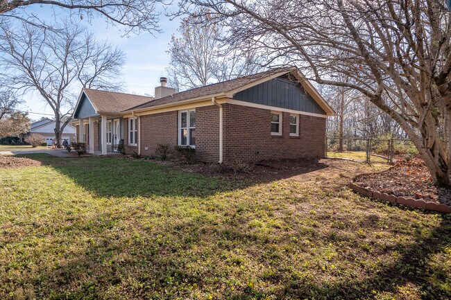 Building Photo - 110 Peabody Rd