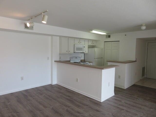 Building Photo - 181 SW Palm Dr