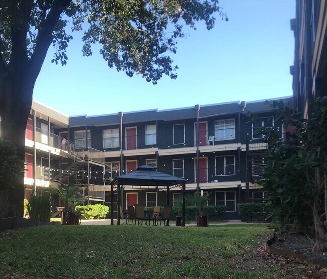 Foto del edificio - 415 W 39th St