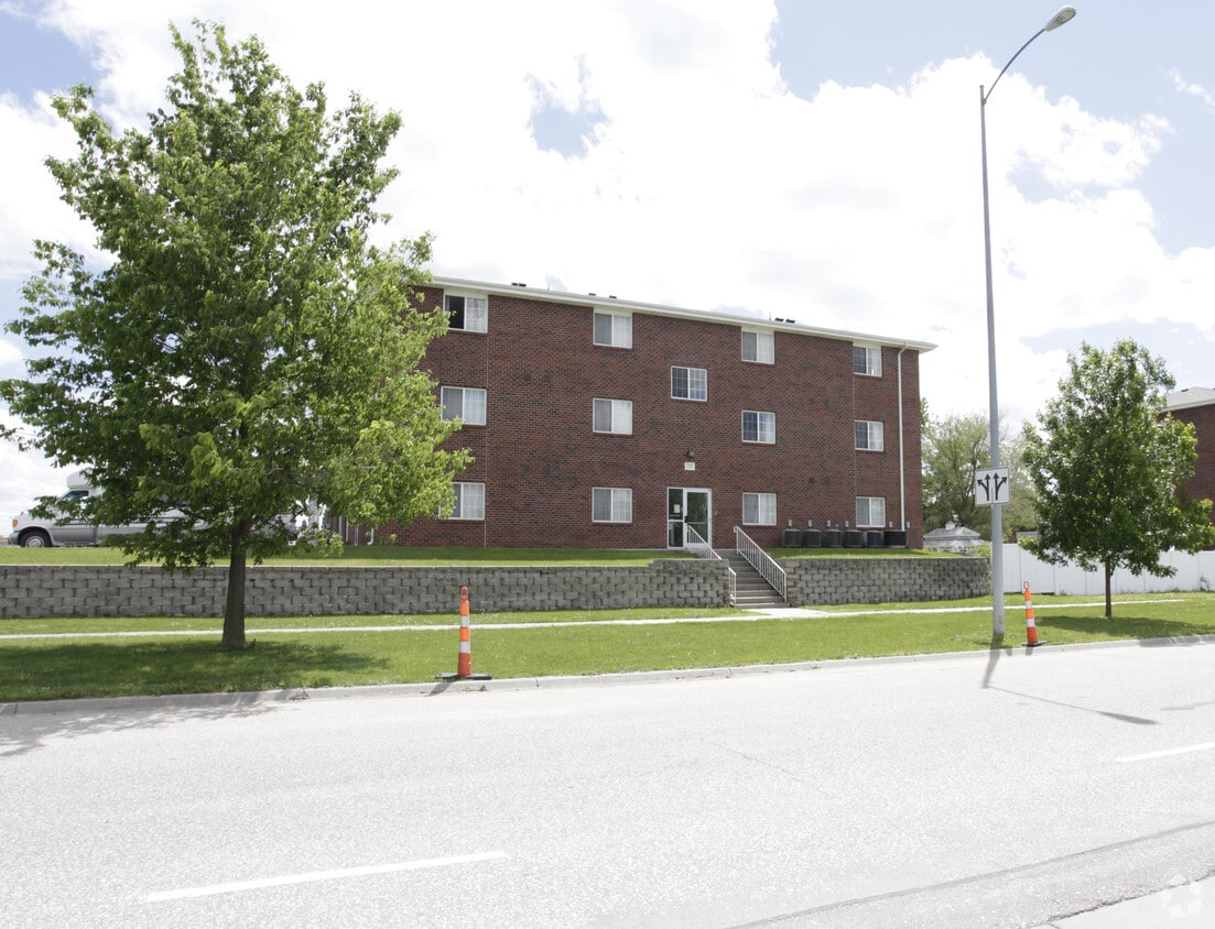 Building Photo - 2039 Q St