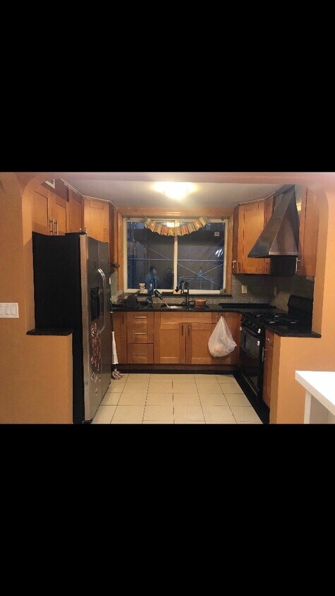 Primary Photo - 2060 Homecrest Ave