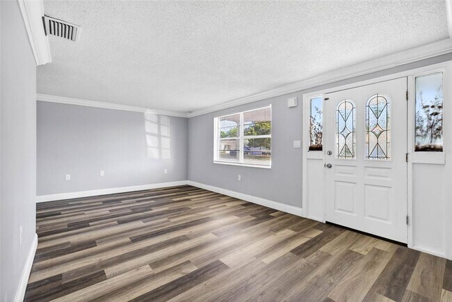 Building Photo - 7340 Ivanhoe Dr