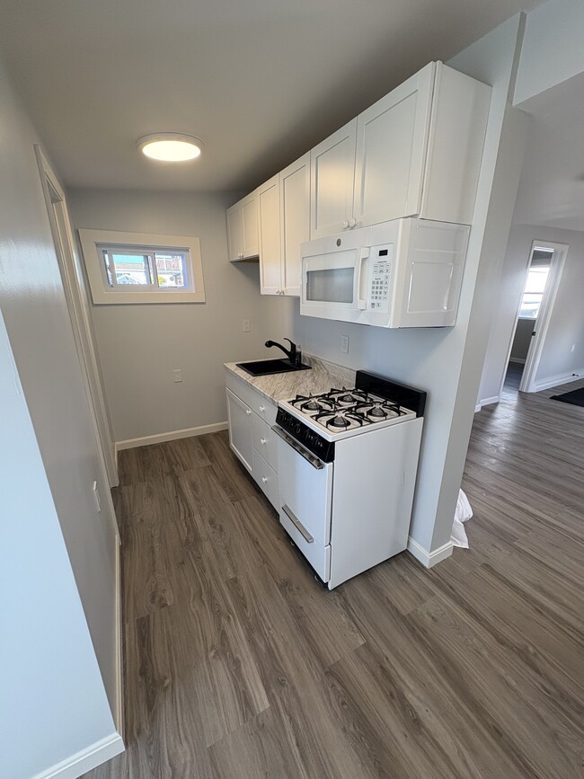 Foto del edificio - 104 Cable Ave