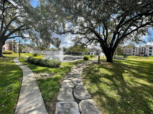 Foto del edificio - 5530 Chrishire Way