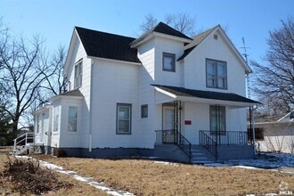 Building Photo - 522 W Hail St