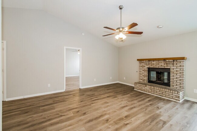 Foto del edificio - 7645 Blue Willow Dr