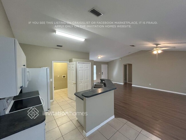 Foto del edificio - 8436 Red Coach Ave