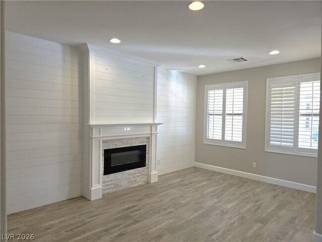 Building Photo - 927 Via Canale Dr