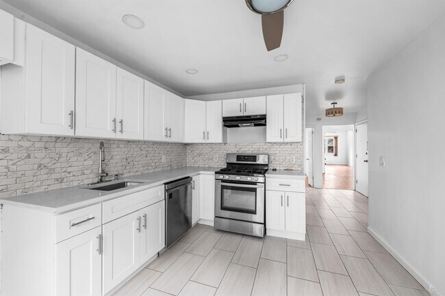 Foto del edificio - 172 W 49th St