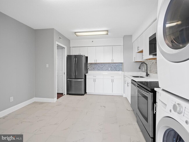 Building Photo - 3713 S George Mason Dr