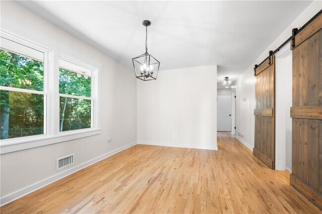Foto del edificio - 131 Church Rd SE