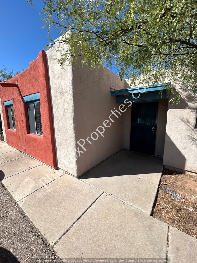 Primary Photo - 110 W Delano St
