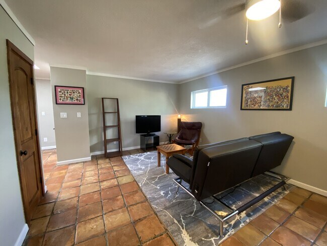 living room - 3110 Monte Vista Blvd NE