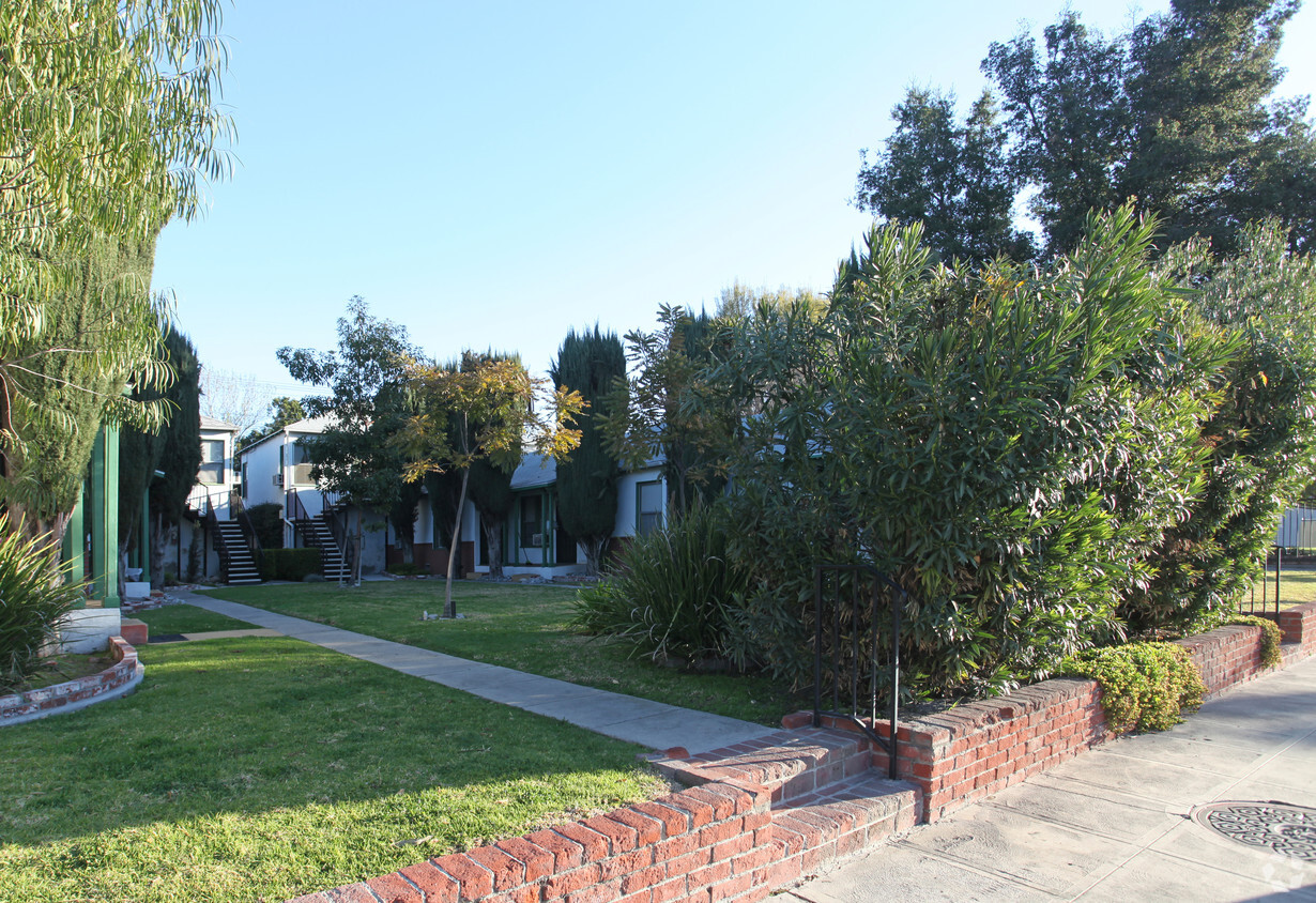 Building Photo - 2105 W Victory Blvd
