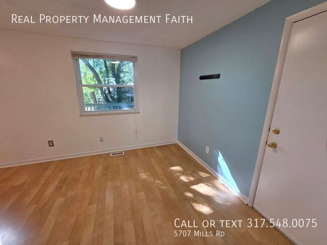 Foto del edificio - 5707 W Mills Rd