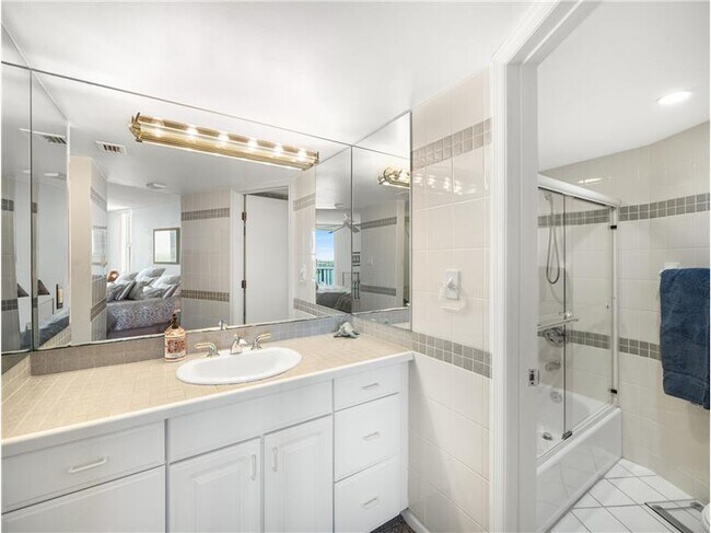 Foto del edificio - 5420 N Ocean Dr