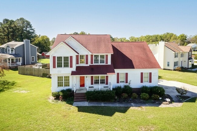 Building Photo - Large Three Bedroom Home!